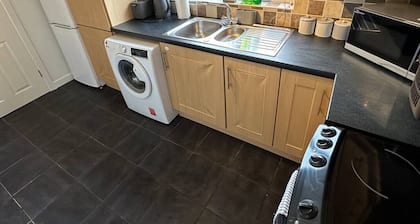 2br Stylish Ormeau Road House