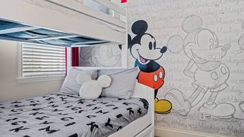 3 habitaciones, tabla de planchar con plancha, wifi y ropa de cama