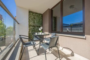 Outdoor dining - Wynalazek 2 | Comfortable Apartment | Parking (Warszawa)