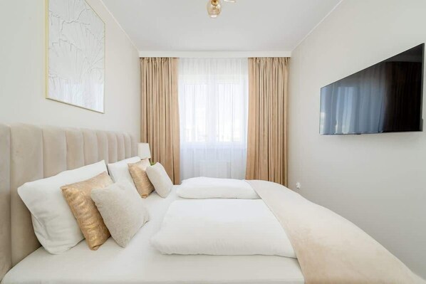 2 bedrooms, iron/ironing board, WiFi, bed sheets