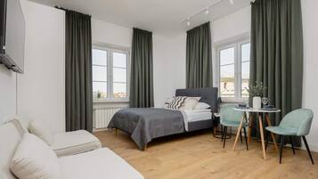 Iron/ironing board, WiFi, bed sheets