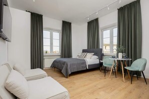 Tabla de planchar con plancha, wifi y ropa de cama 