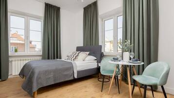 Iron/ironing board, WiFi, bed sheets