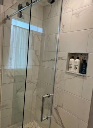 Regadera y secadora de cabello