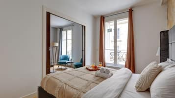 2 chambres, bureau, fer et planche à repasser, lit parapluie