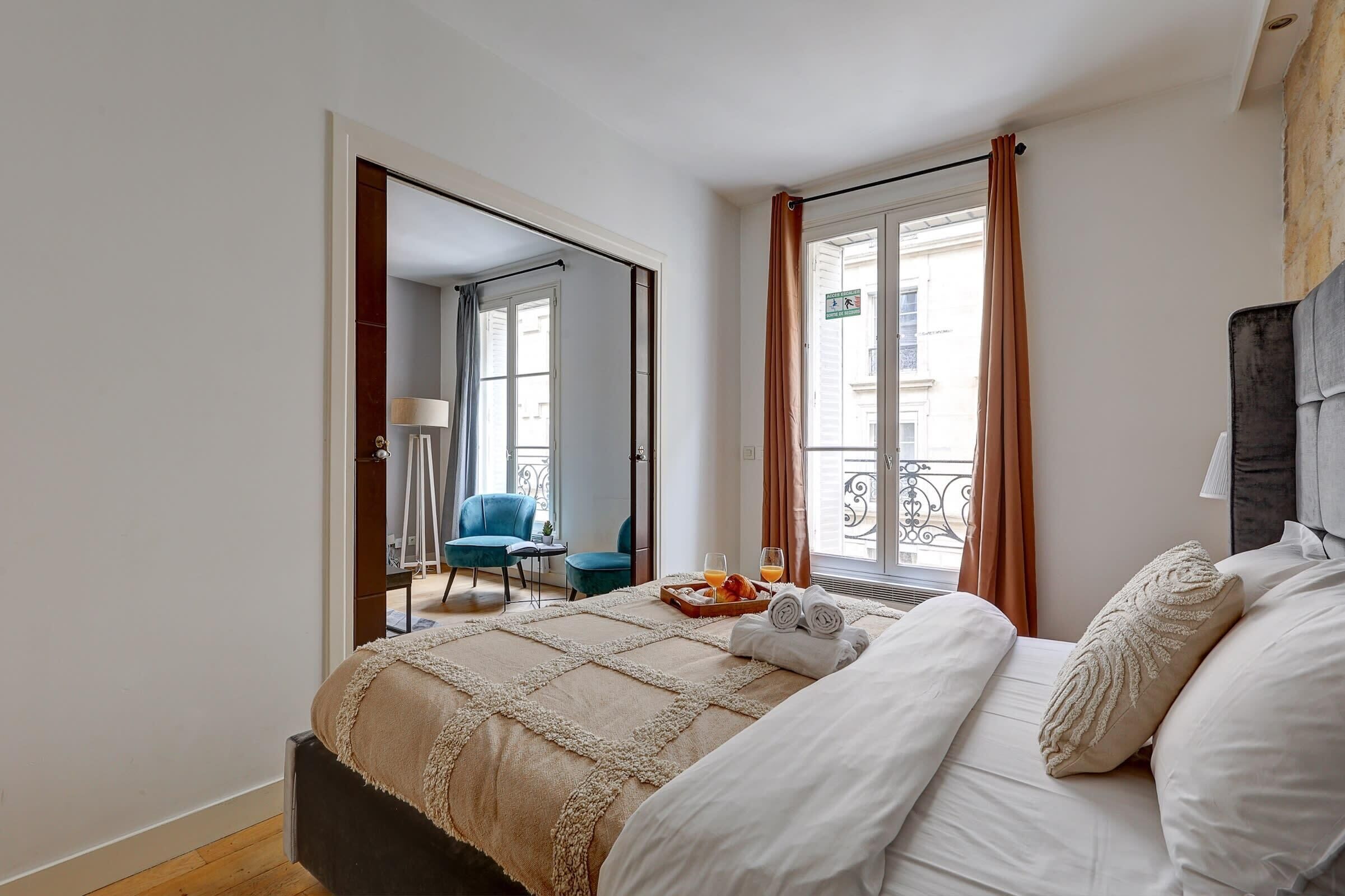 2 bedrooms, desk, iron/ironing board, travel crib