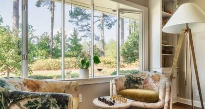 The Howell House: 5BR Countryside Retreat