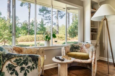 The Howell House: 5BR Countryside Retreat