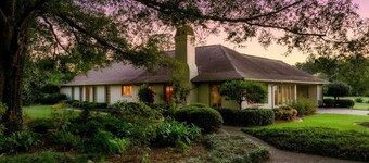 The Howell House - Picturesque Countryside Retreat