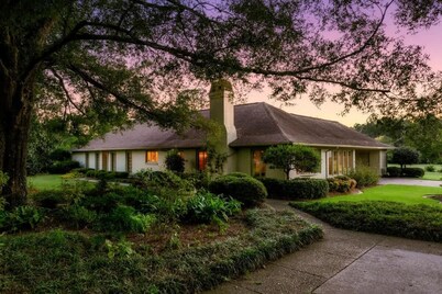 The Howell House - Picturesque Countryside Retreat