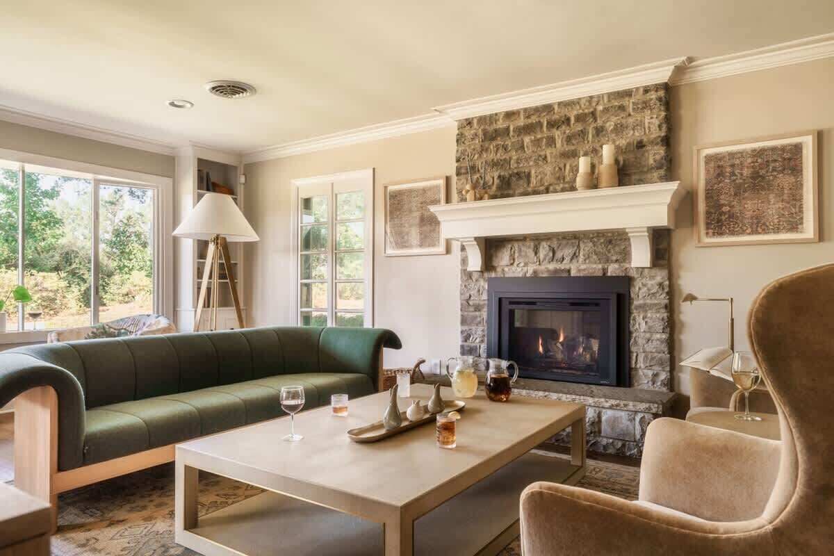 TV, fireplace, offices