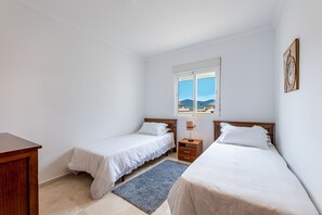 4 chambres, fer et planche à repasser, Wi-Fi gratuit, draps fournis