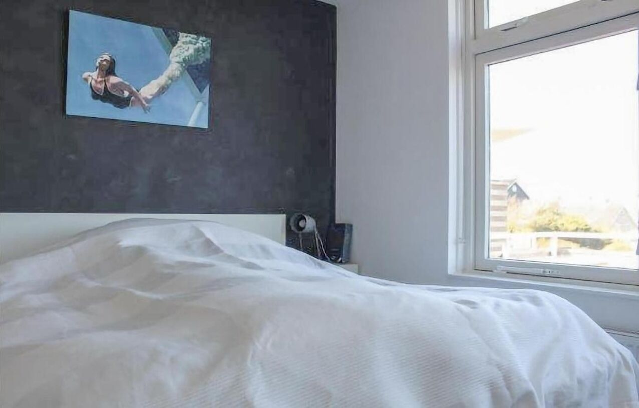 2 bedrooms, iron/ironing board, WiFi