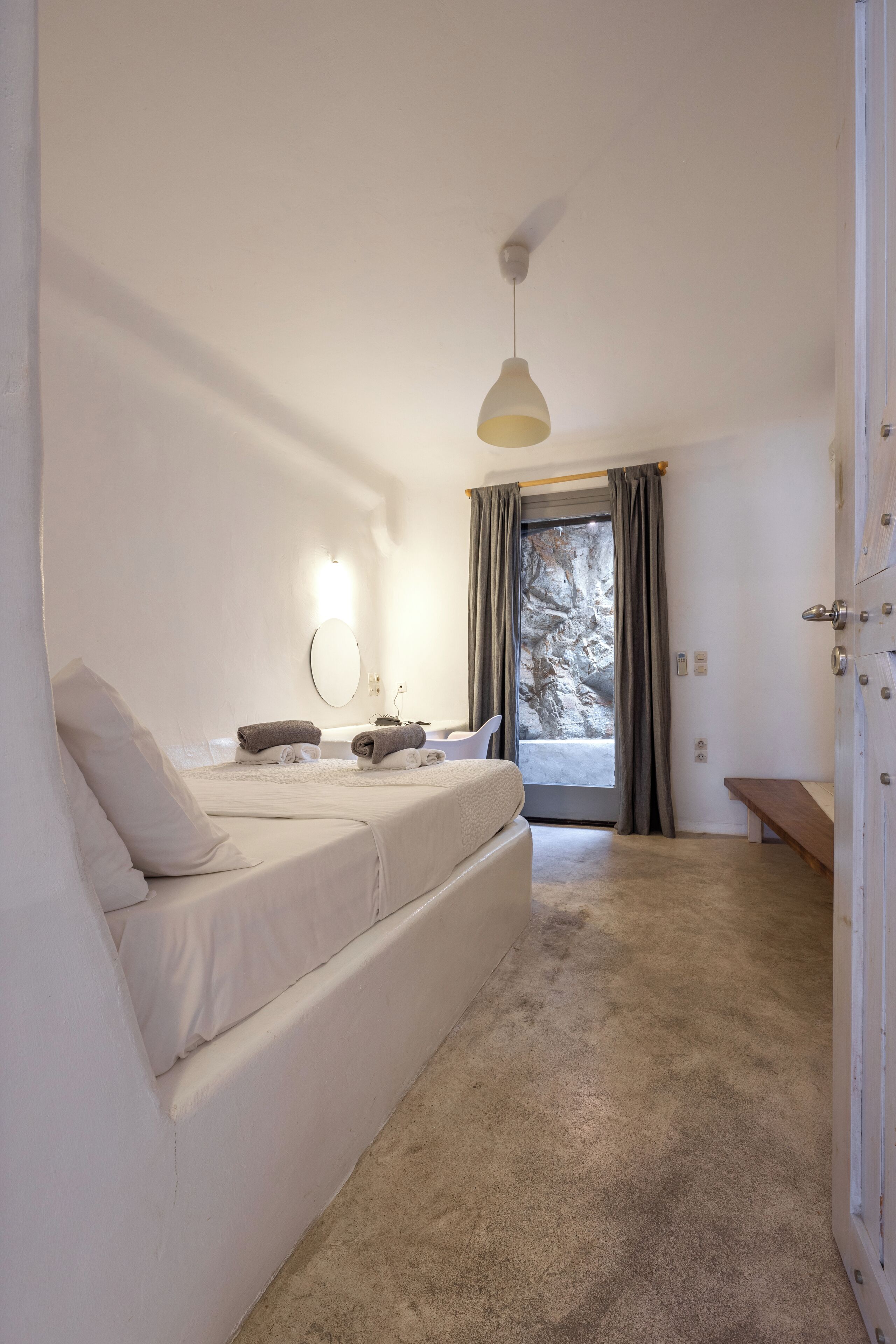 1 habitación, tabla de planchar con plancha, cuna de viaje y wifi 