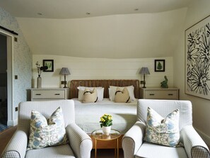 Bureau, fer et planche à repasser, Wi-Fi gratuit, draps fournis