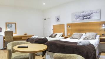 Premium Triple Room, Ensuite | Soundproofing, free WiFi