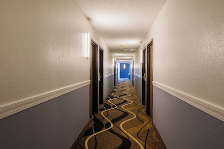 Interior. Coratel Inn and Suites By Jasper Hastings - 2 Queen Bed Non Smoking