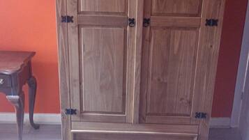 Comfort Single Room, 1 Double Bed with Sofa bed, Non Smoking | Desk, laptop workspace, iron/ironing board, free WiFi