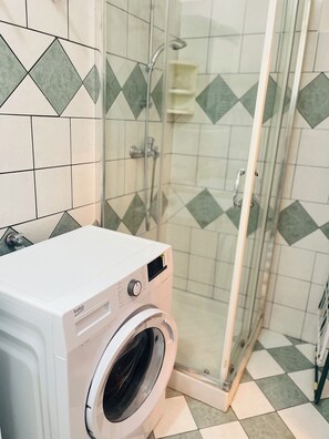 Hair dryer, towels, soap, shampoo - Apartament in city center - Trieste  (Trieste)