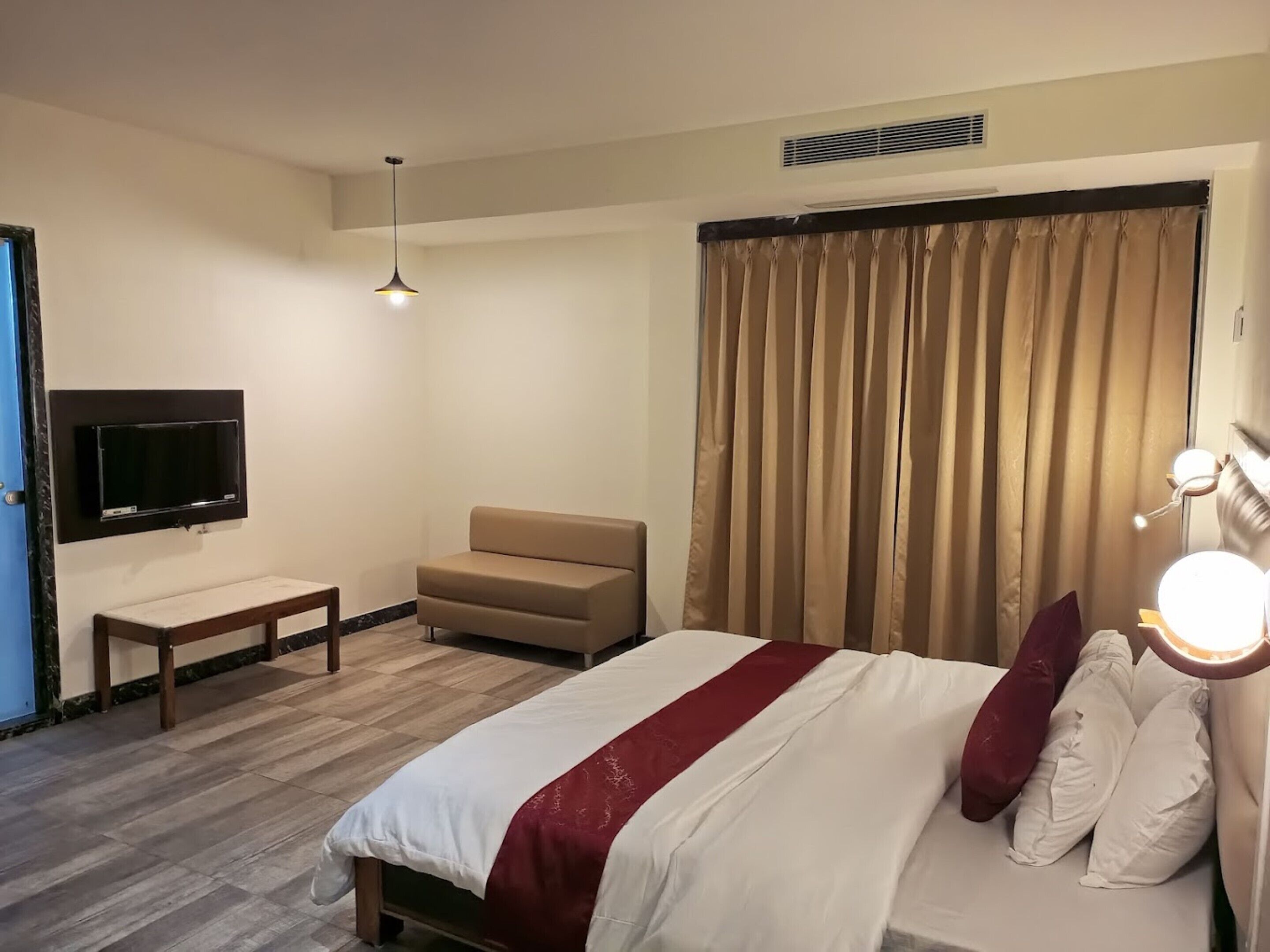 Soundproofing, free WiFi