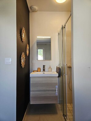 Towels, soap, toilet paper