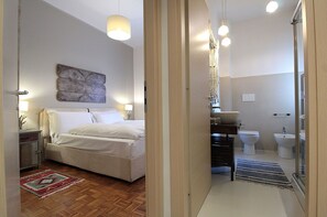 2 bedrooms, travel crib, free WiFi