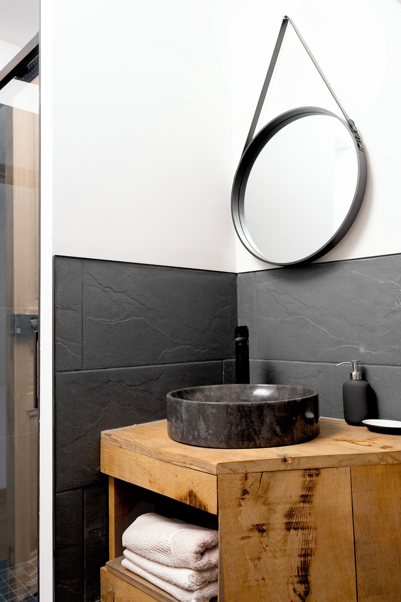 Comfort maisonnette, uitzicht op tuin | Badkamer | Gratis toiletartikelen, een haardroger, handdoeken, zeep