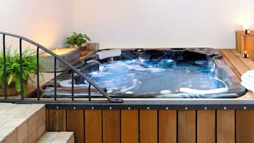 Sauna, hot tub, massages