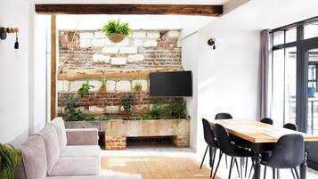 Comfort Apartment, Courtyard View | Living area