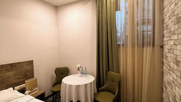 In-room safe, soundproofing, iron/ironing board, free WiFi