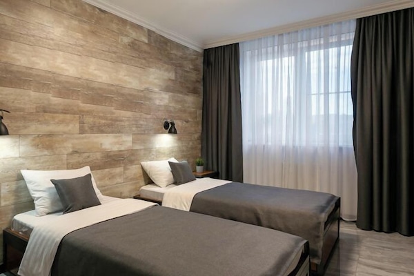 Kahden hengen perushuone (kaksi sänkyä) | Tallelokero huoneessa, äänieristys, silitysrauta/-lauta, ilmainen Wi-Fi