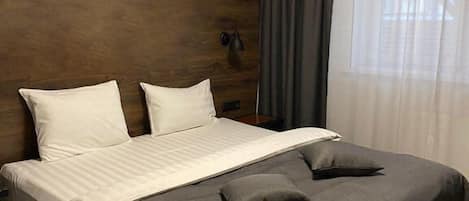 Habitación doble económica | Caja de seguridad en la habitación y insonorización