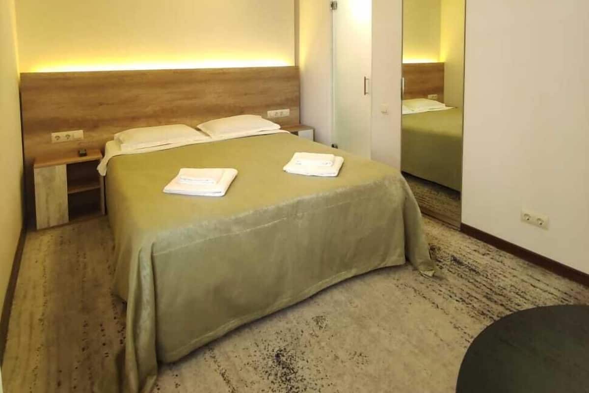 Basic-Doppelzimmer | Zimmersafe, schallisolierte Zimmer, Bügeleisen/Bügelbrett