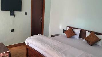 Standardværelse - udsigt til have | 4 soveværelser, pengeskab på værelset, individuel indretning, skrivebord