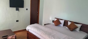 Standard-huone, näköala puutarhaan | 4 makuuhuonetta, tallelokero huoneessa, yksilöllisesti kalustettu