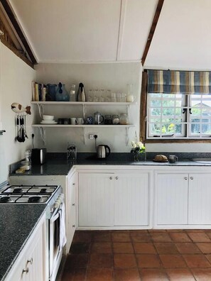 Private kitchen - Dream the days away - The Rustic Barn (Naro Moru)