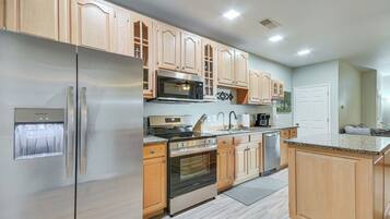 Apartment (3 Bedrooms) | Front of property