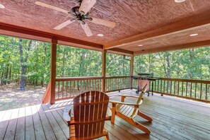 Interior - Rogers Cabin on 17 Acres w/ Wraparound Deck! (Rogers)