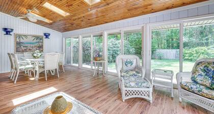 French-inspired Townhome 9 Mi to Saratoga Springs!