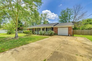 House (3 Bedrooms) | Interior - Pace Family Home: 1 Mi to Beach & Park! (Milton)