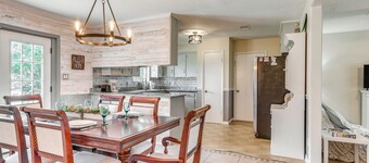 Pace Family Home: 1 Mi to Beach & Park!