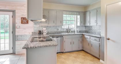 Pace Family Home: 1 Mi to Beach & Park!