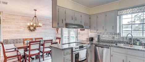 House (3 Bedrooms) | Interior