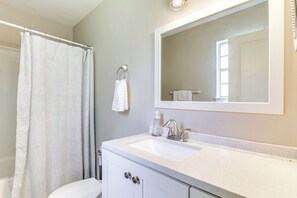 House (3 Bedrooms) | Interior - Pace Family Home: 1 Mi to Beach & Park! (Milton)