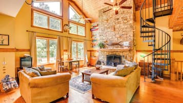 House (4 Bedrooms) | Front of property