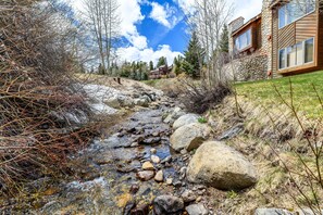 Property grounds - Location! Walk to town, chairlift, hiking trails. (Breckenridge)
