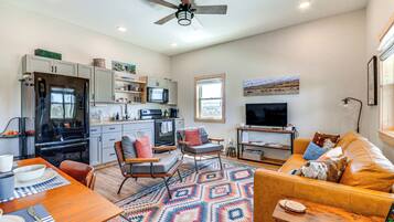 Apartment (2 Bedrooms) | Front of property