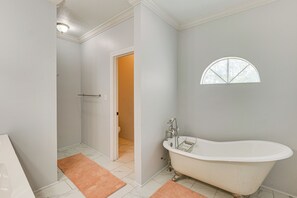 Interior - Spacious Long Beach Vacation Home w/ Patio & Grill (Long Beach)