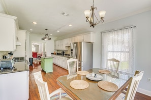 Interior - Spacious Long Beach Vacation Home w/ Patio & Grill (Long Beach)