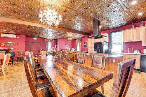 Saloon-style Prosser Loft in WA Wine Country!